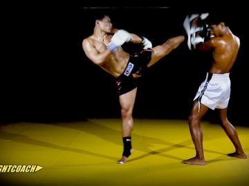 Combinação de Muay Thai/MMA: Jab – Chute Alto Direita – Chute Alto Esquerda